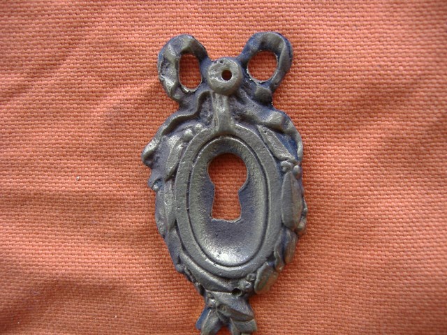 Ameublement : Entrée de clef style  - Louis XVI - Référence 757