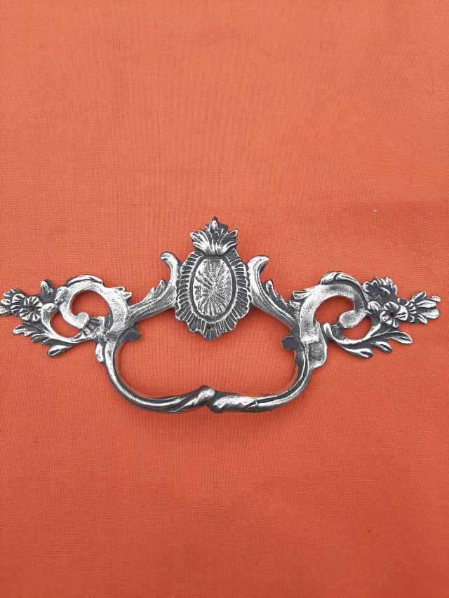 Ameublement : Poignée style  - Louis XV - Référence 372 E
